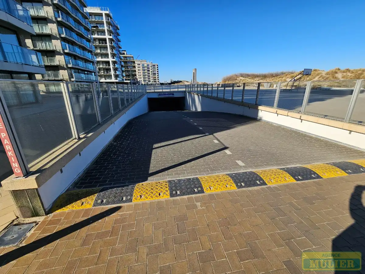 Garage te koop foto {{pictureIndex}}