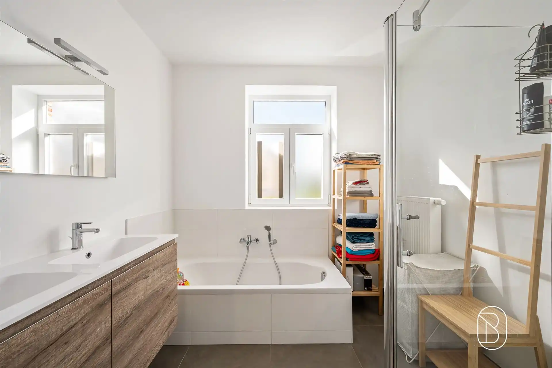 Recente woning met 3 slk, tuin en garage nabij Kluisbos foto 12