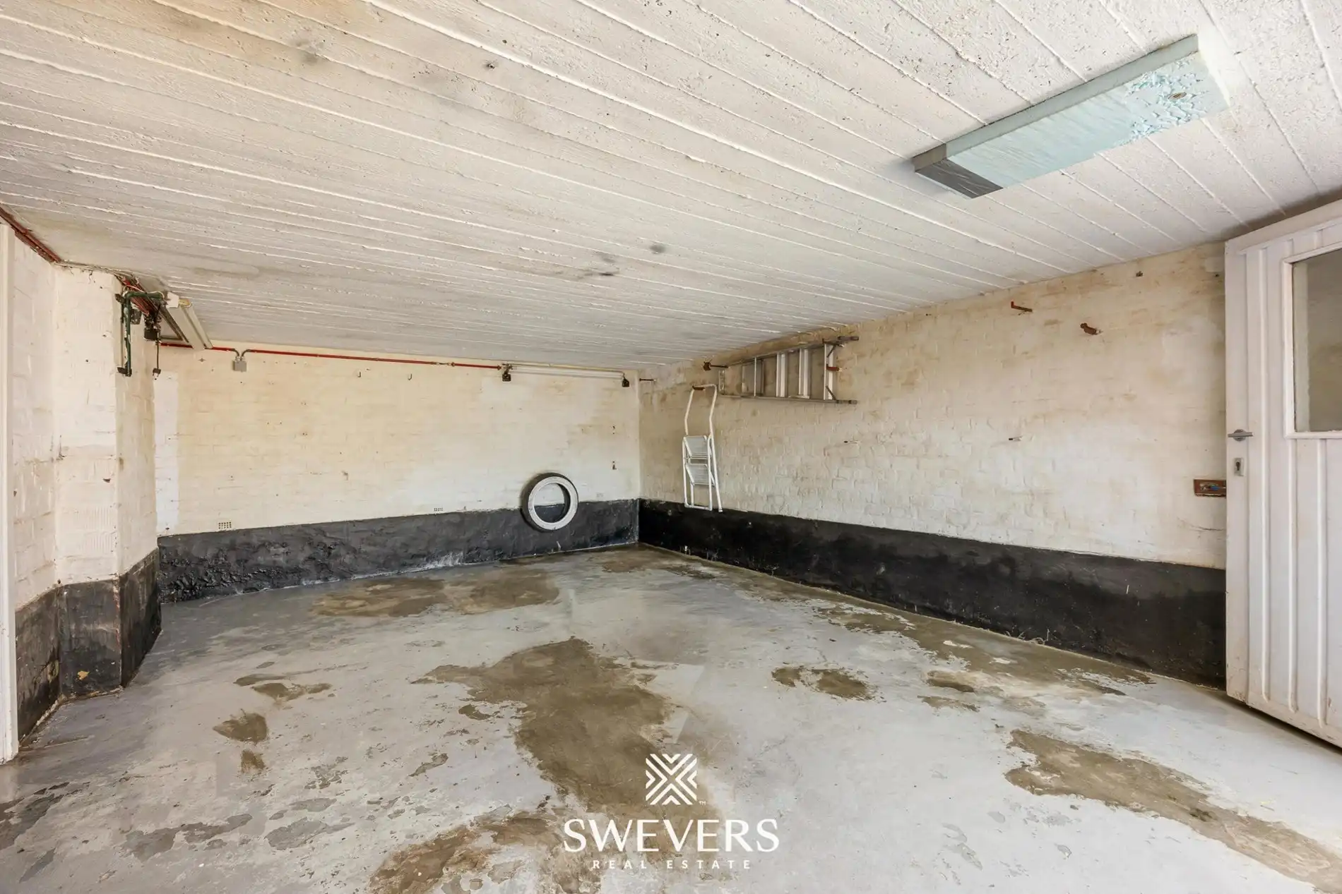 Op te frissen gezinswoning met 4 slaapkamers en veel potentieel foto 30