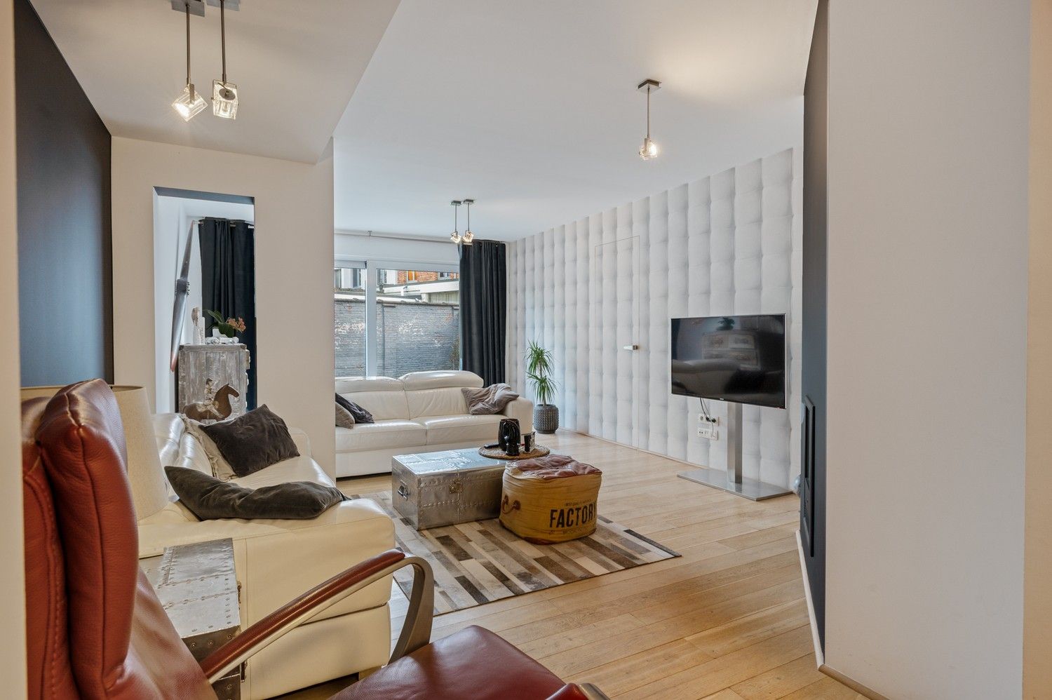 Instapklare woning met 4 slaapkamers, garage en tuin te Berchem! foto 5