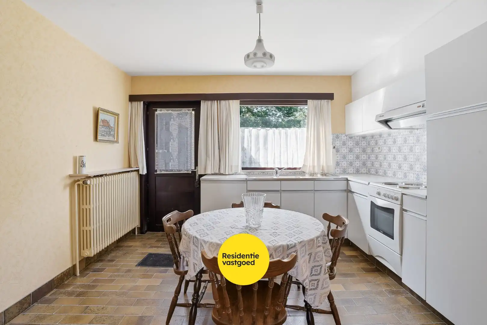 Vrijstaande bungalow met 3 slaapkamers, ruime garage en zonnige tuin foto 8
