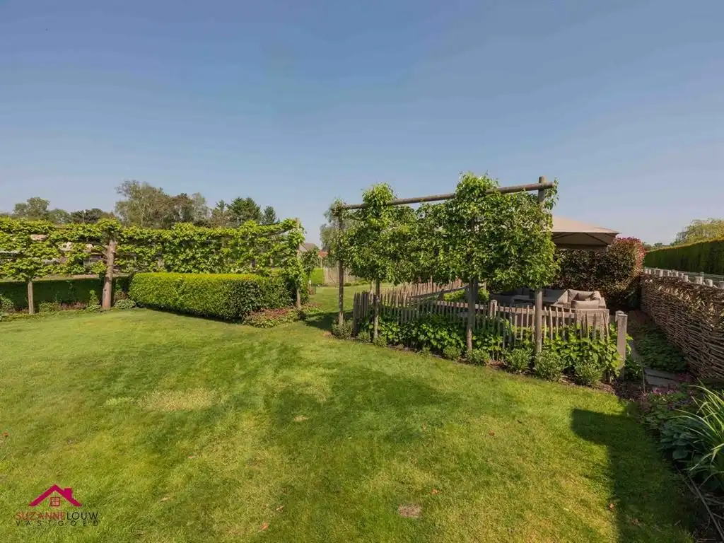 Charmante vrijstaande woning met sfeervol aangelegd terras foto 14