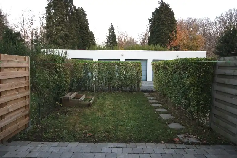 GELIJKVLOERS APPARTEMENT MET TUIN EN GARAGE foto 10