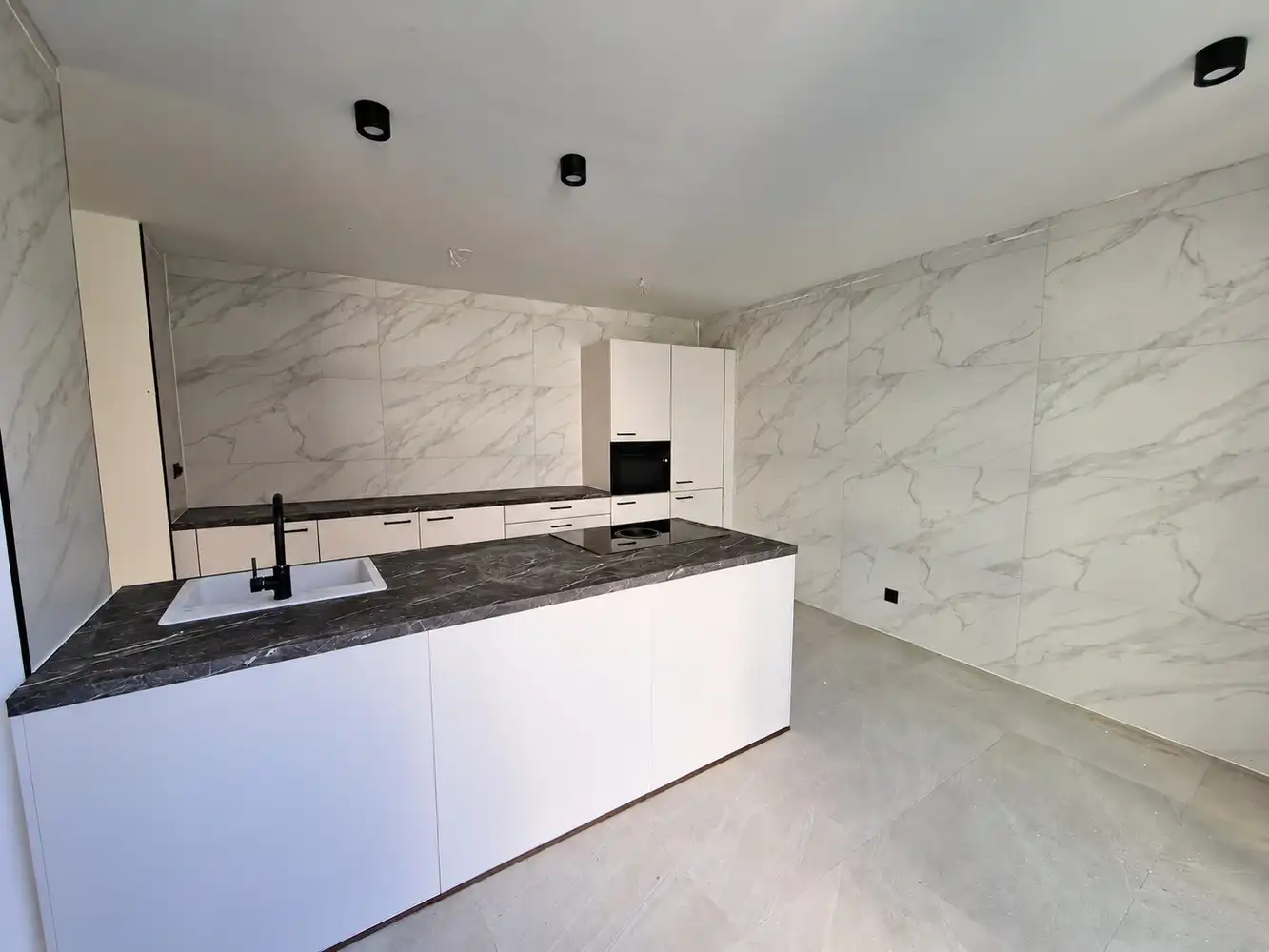 Volledig gerenoveerde woning met 3 slaapkamers te huur in het centrum van Lanaken foto 5