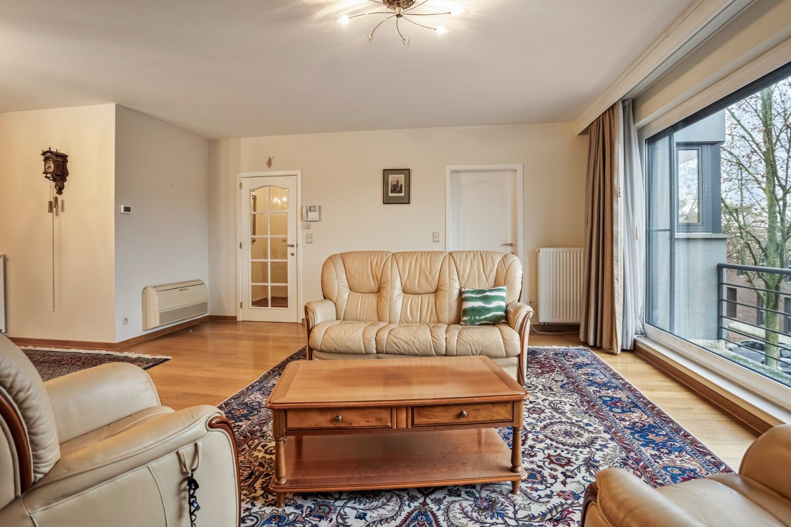 Ruim appartement van 117m² met 3 slaapkamers gelegen op centrale locatie te Brasschaat! foto 6
