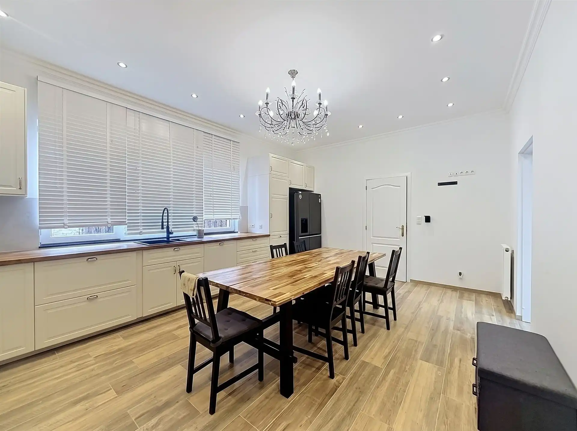 Prachtige instapklare woning met 6 slaapkamers en 2 badkamers! foto 5