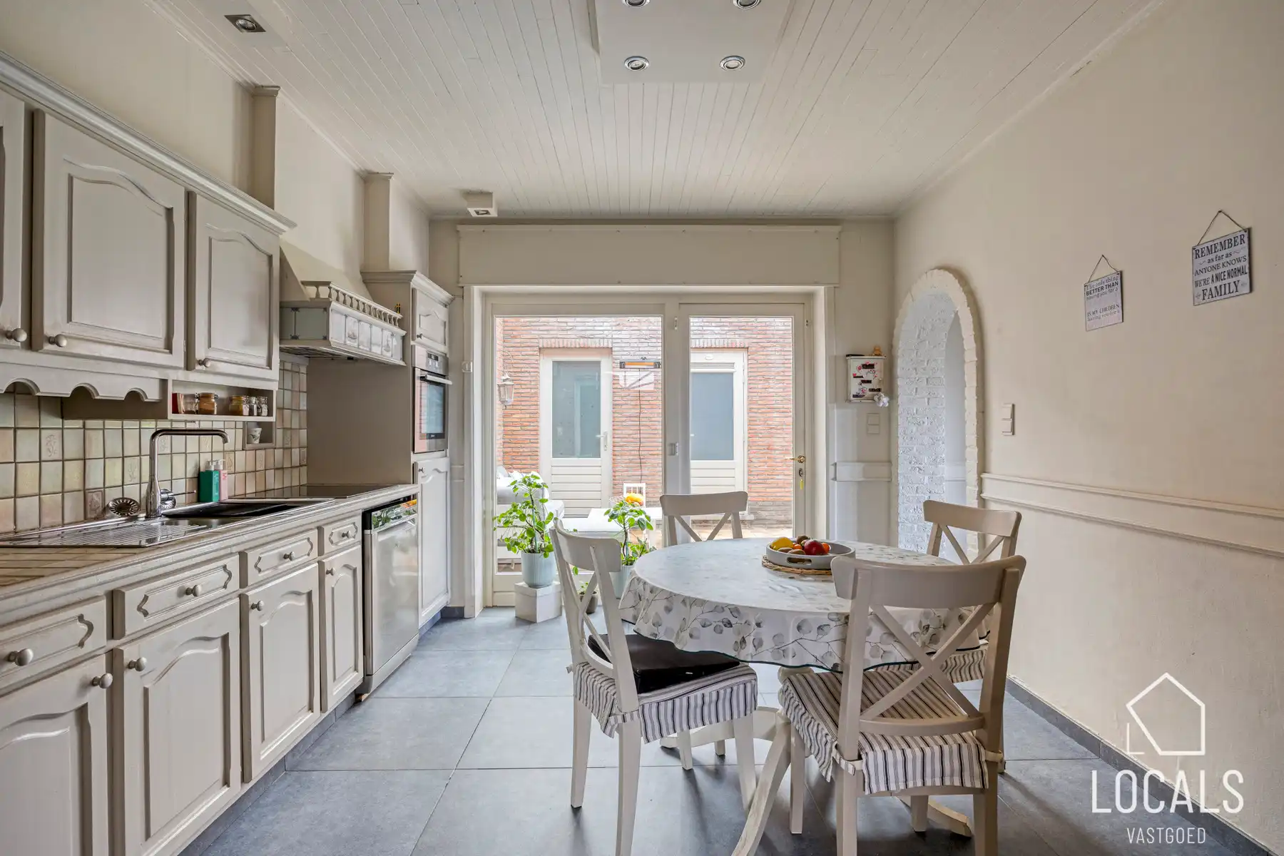 Charmante woning op een topligging in Denderhoutem foto 8