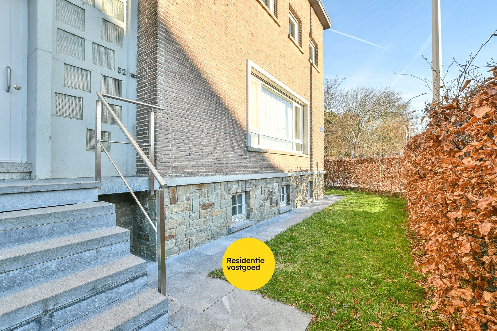 Charmante en gerenoveerde hoekwoning met 4 slaapkamers te Blankenberge! foto 2