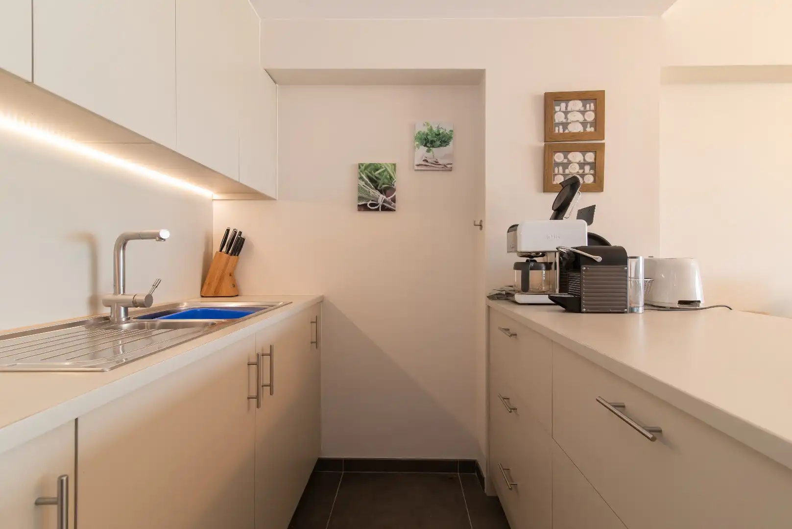 Prachtig gerenoveerd doorloopappartement met 2 slaapkamers foto 8