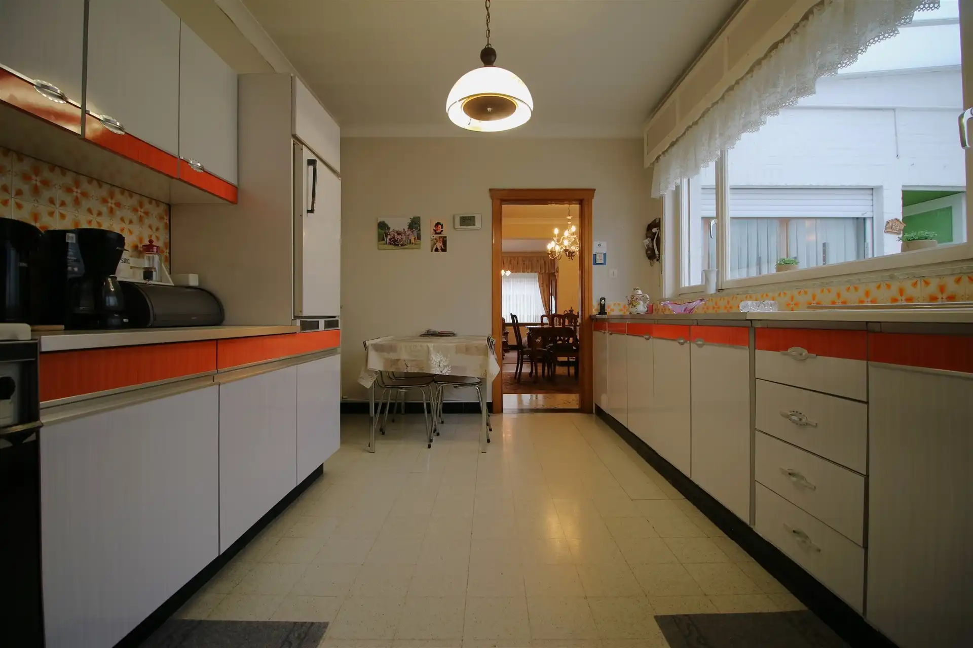 Op te frissen woning in het centrum foto 6