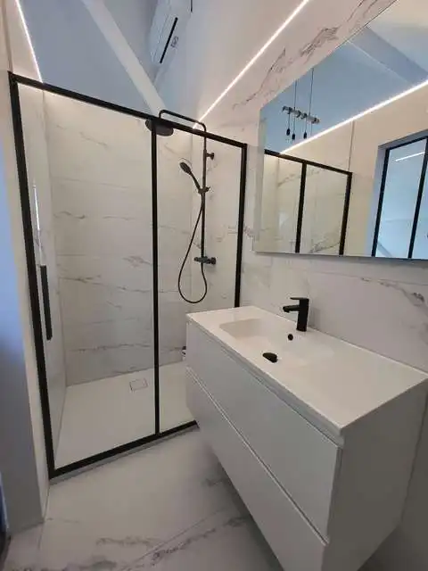 Gemeubelde studio te huur in het centrum van Brugge foto 5