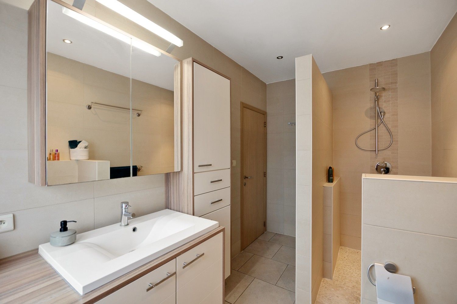 Prachtig duplexappartement met zonneterras in hartje Schoten foto 12