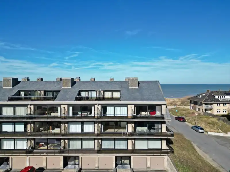 FEEL-GOOD Appartement aan de Zee met Garage foto 2