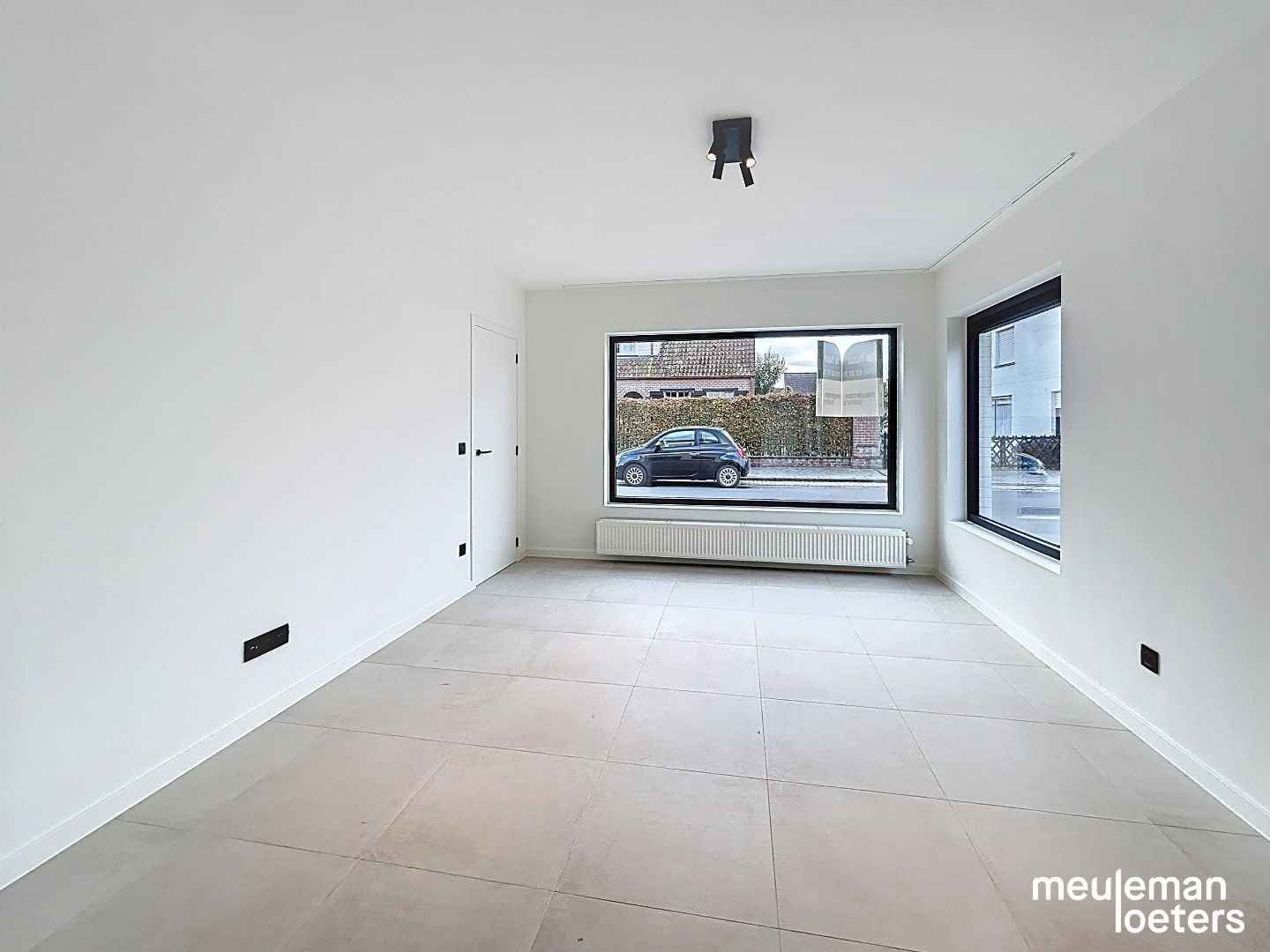 Instapklare woning met tuin en ruime garage foto 7