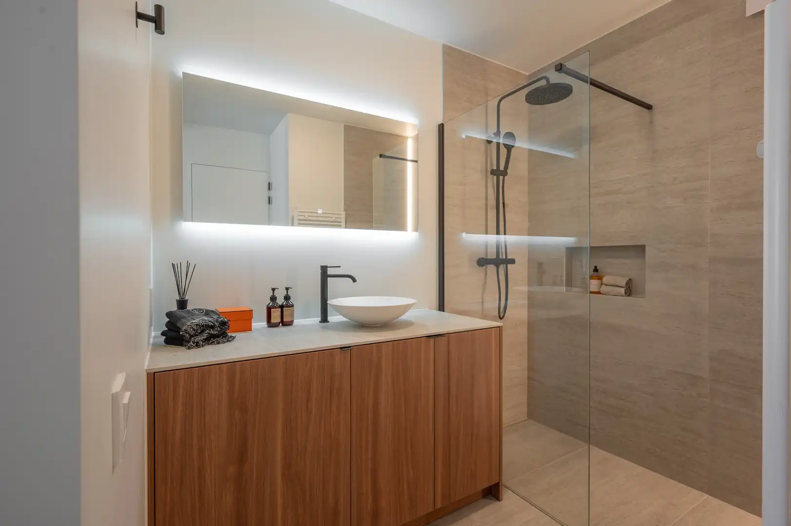 Volledig gerenoveerd appartement met zuidgericht terras heel centraal gelegen op de Kustlaan. foto 14