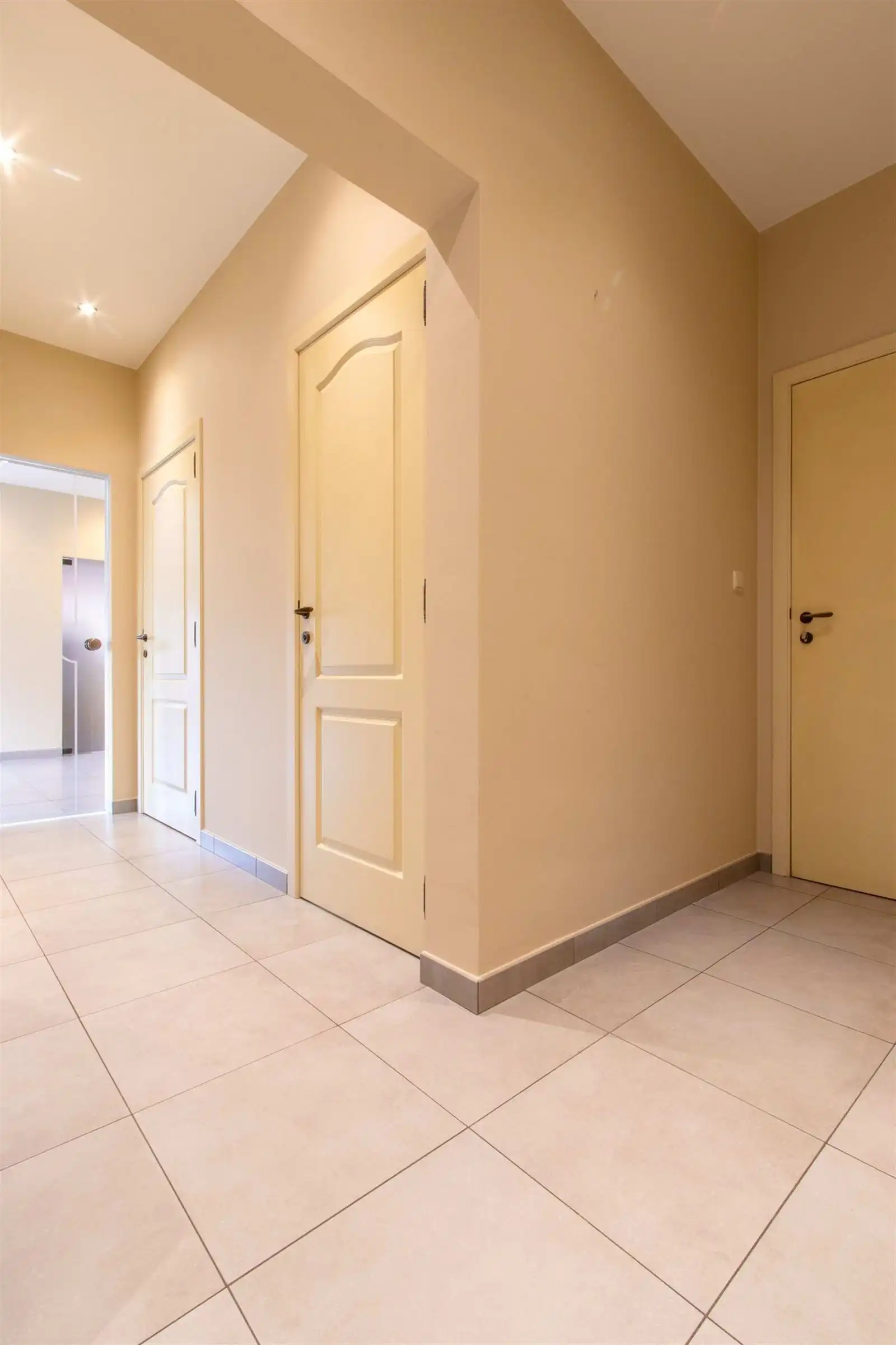 Gelijkvloers appartement centrum Sint-Pieters-Leeuw foto 4