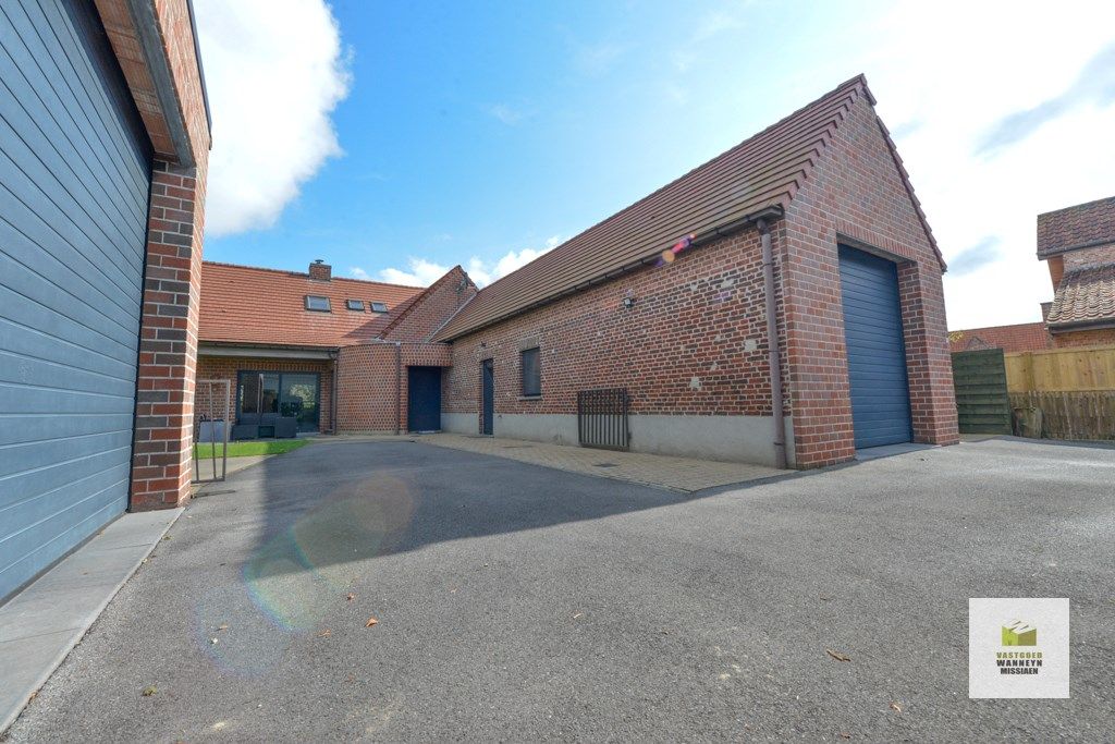 Zeer ruime woning  met 4 slpk en 2 grote garages  foto 28