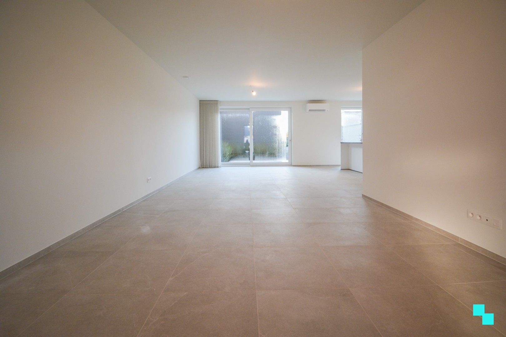 Volledig afgewerkte nieuwbouwwoning met carport te Sleihage foto 4