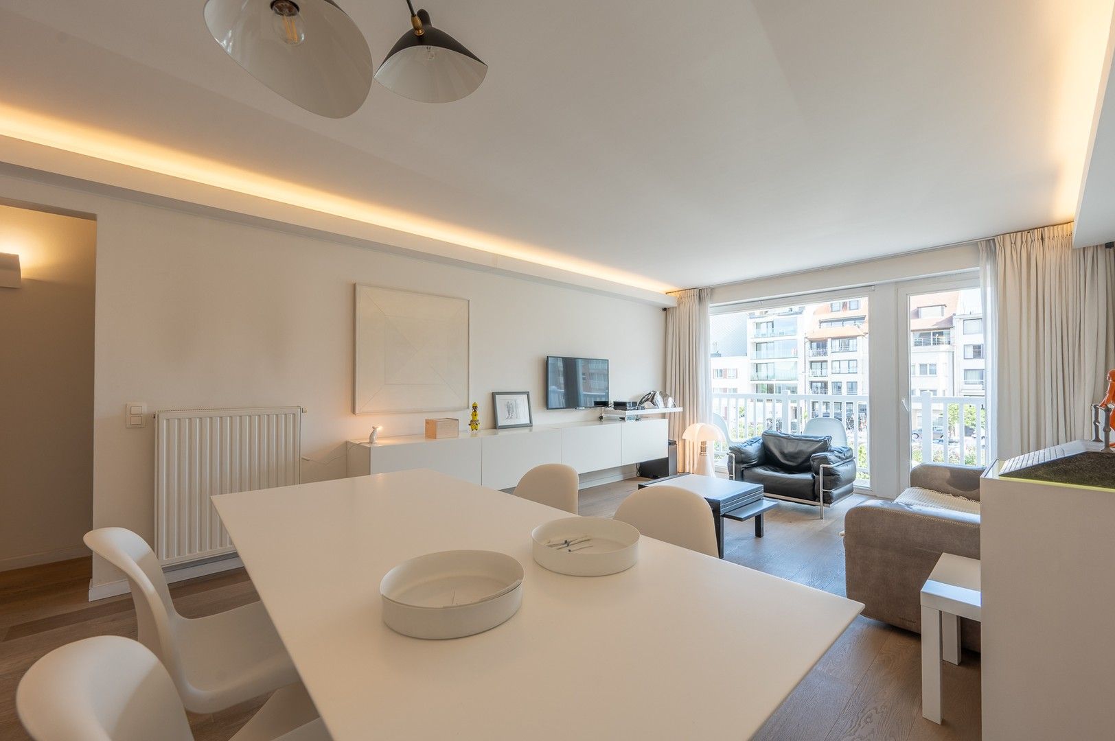 Lichtrijk 2-slaapkamer appartement met open zicht over het Abraham Hansplein. foto 6