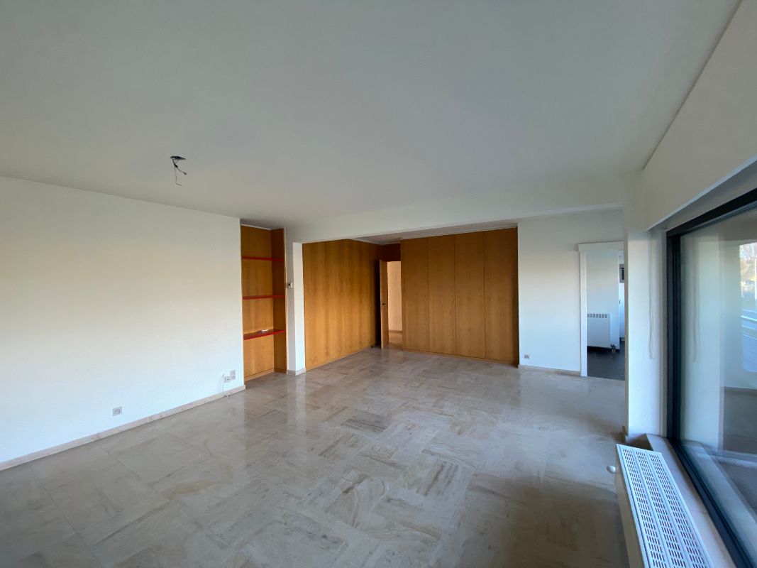 Ruim appartement met 2 slaapkamers, centraal gelegen. foto 4