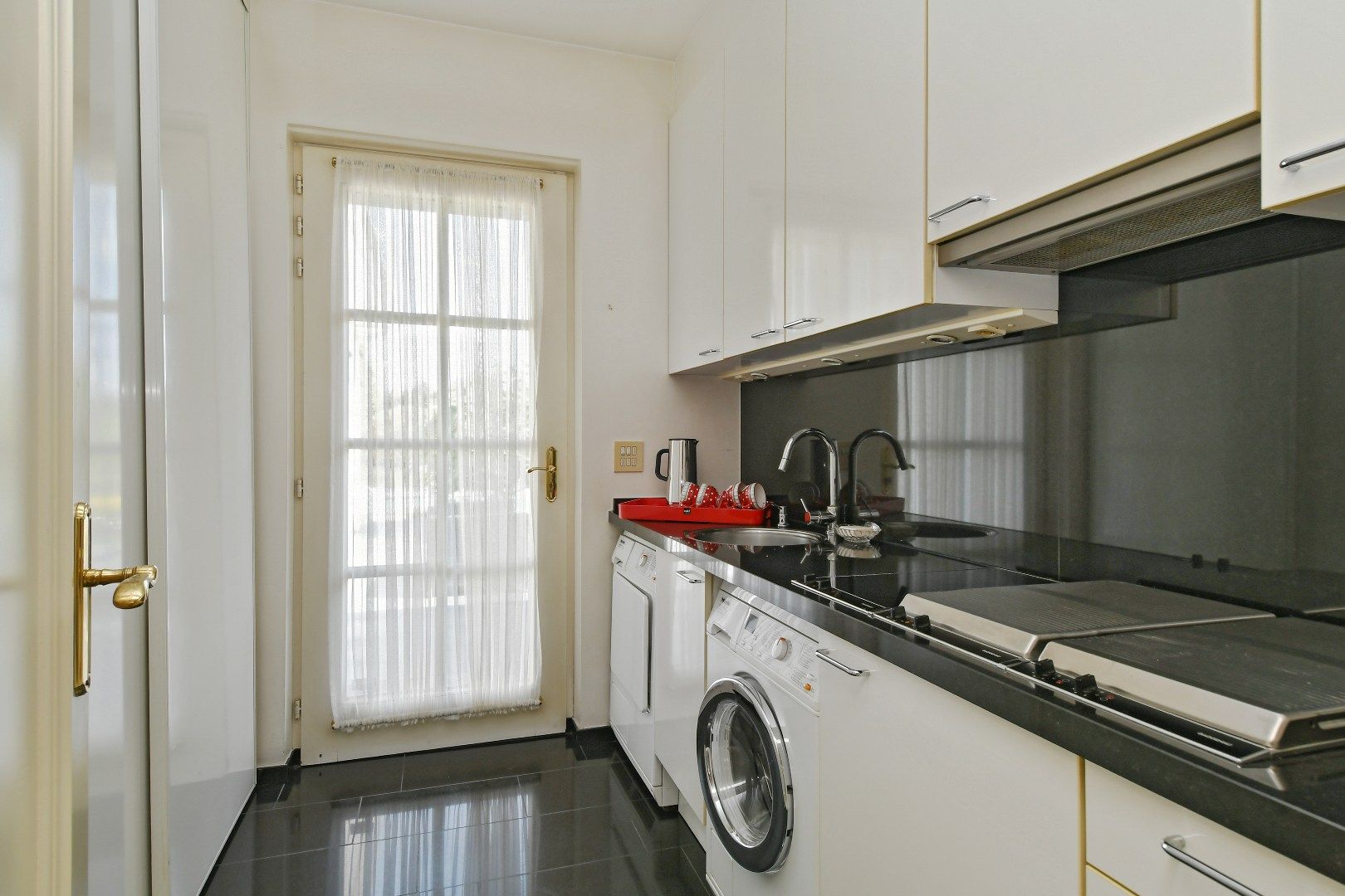 Exclusieve villa met zwembad, poolhouse en royale leefruimtes foto 13