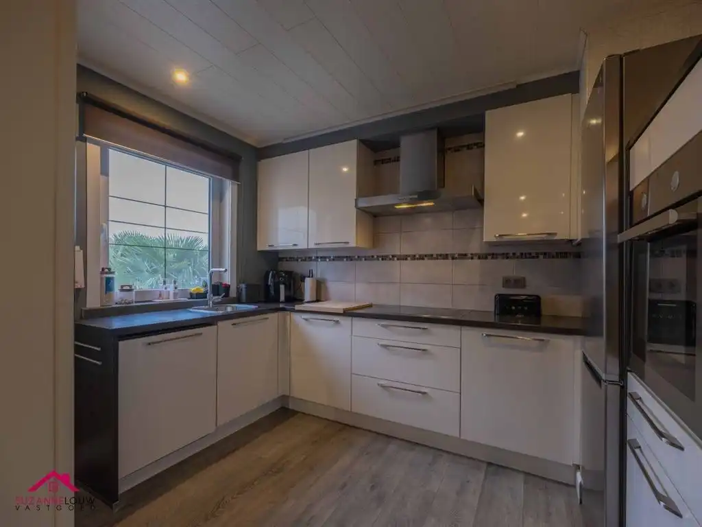 Gezellige en instapklare, half vrijstaande woning met veranda foto 17