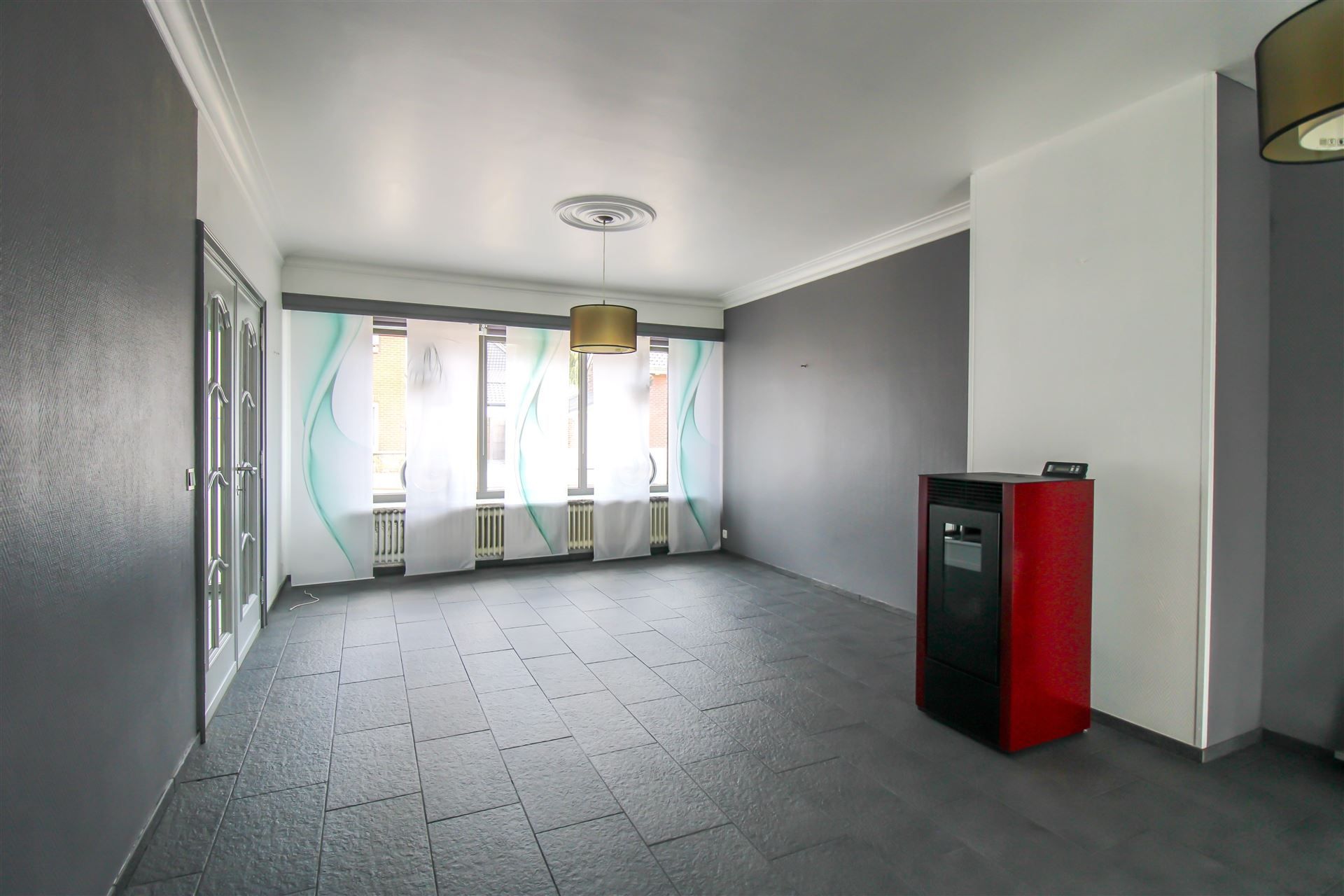 Instapklare gezinswoning met aparte woonunit, 4 slaapkamers en inpandige garage op ruim perceel in hartje Maasmechelen! foto 4
