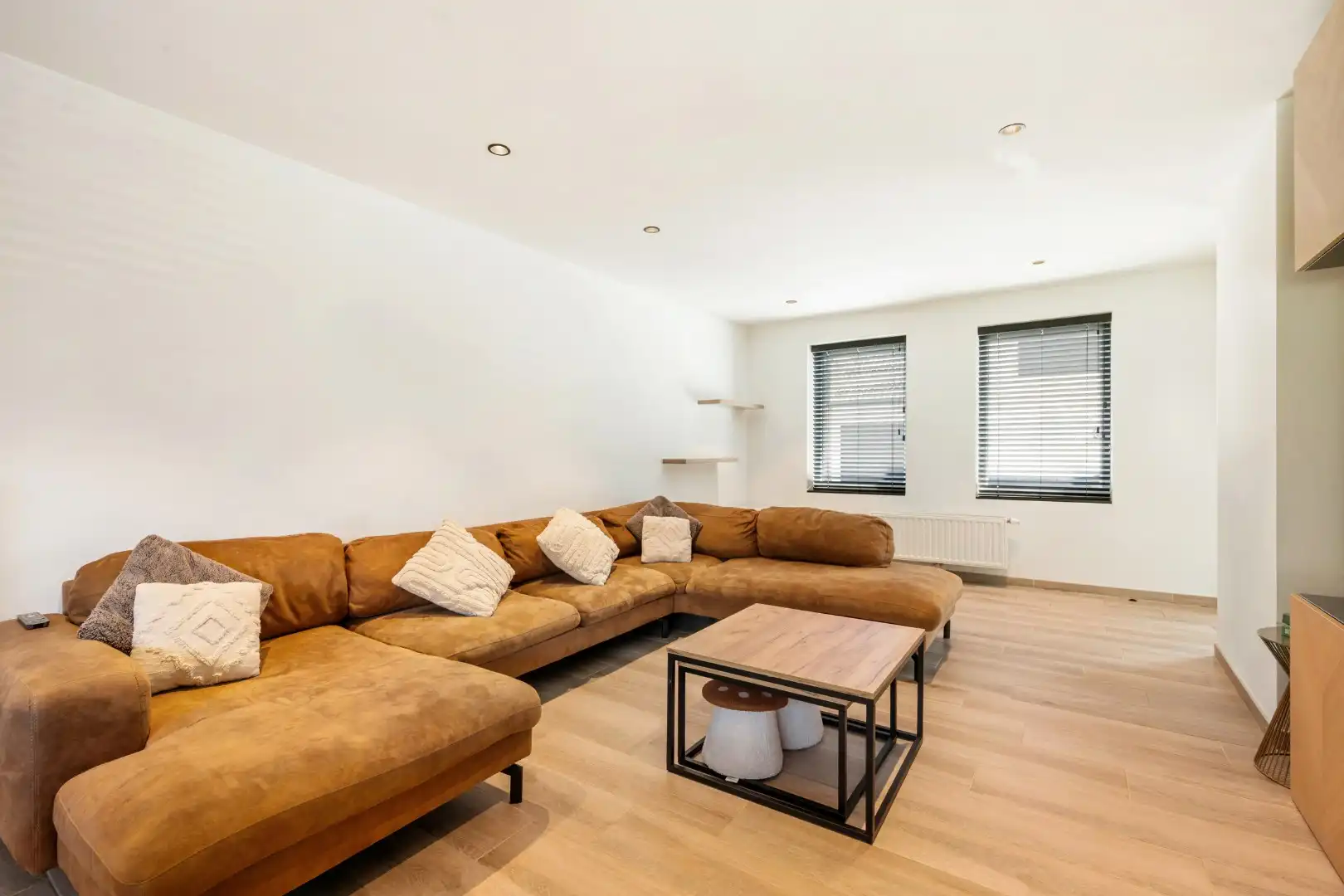 Instapklare woning met 3 slaapkamers, oprit voor 2 wagens en garage op rustige locatie in Beselare foto 4