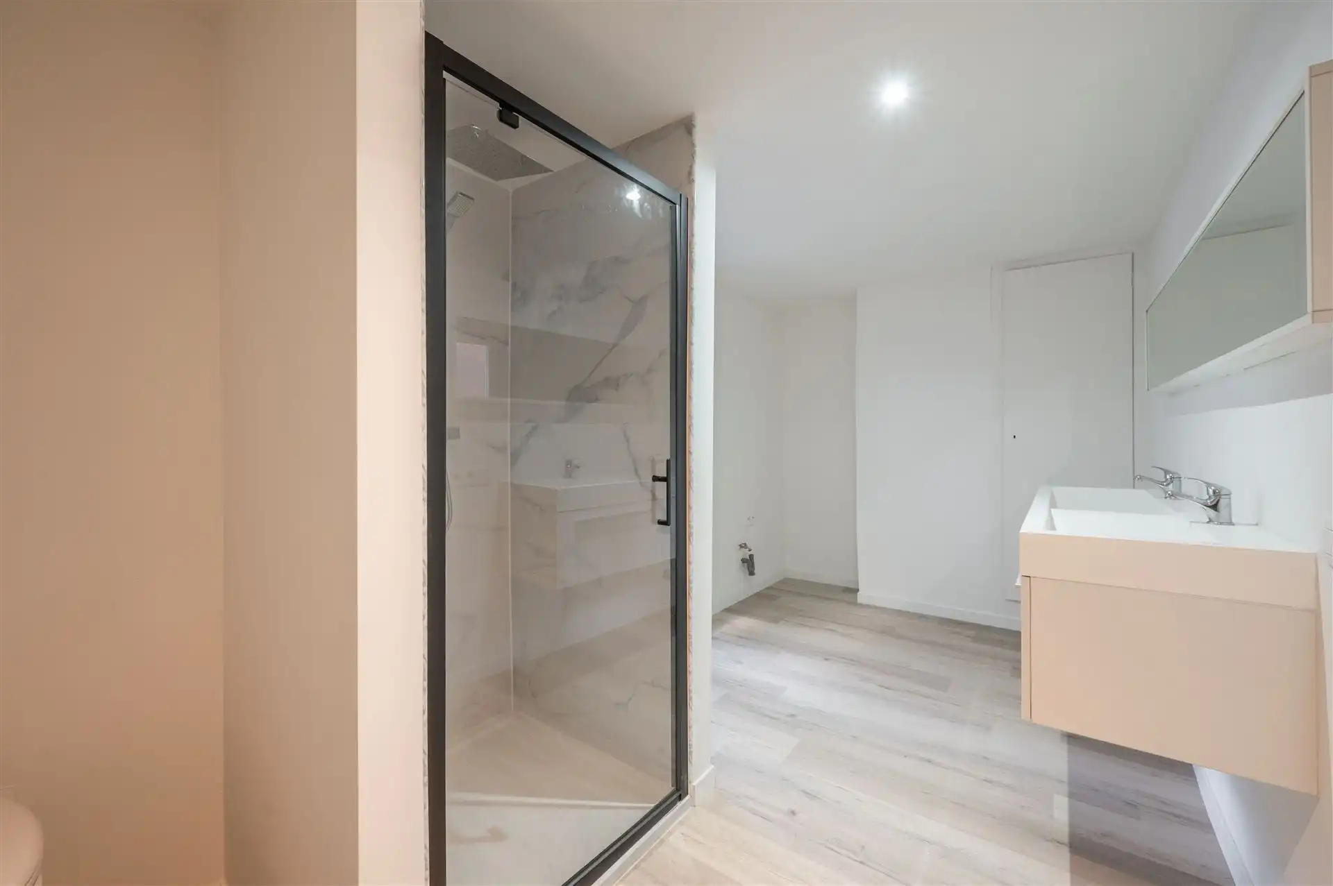 Ruime, volledig gerenoveerde herenwoning met 6 kamers foto 24