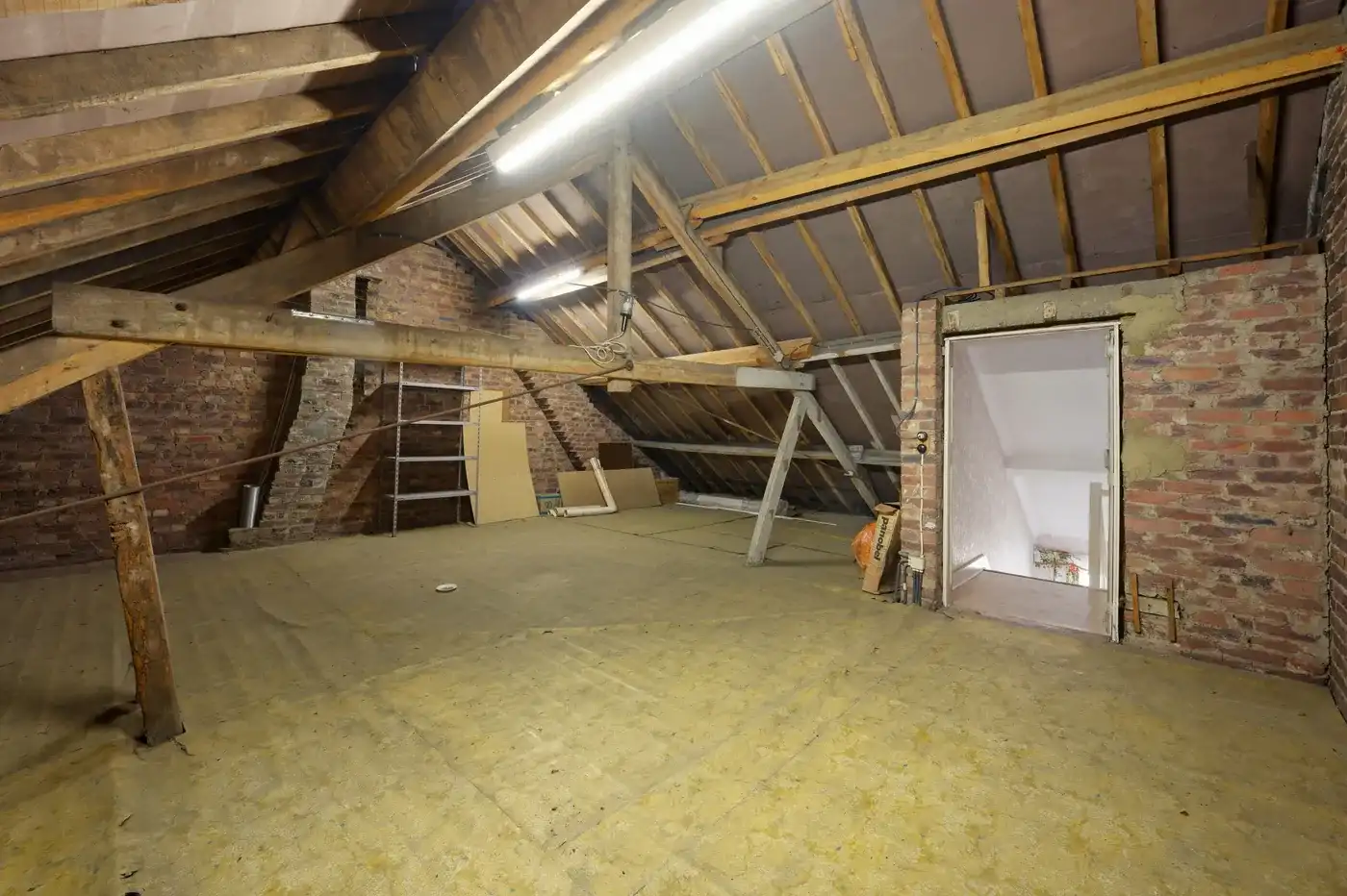 Te renoveren woning met 3 slaapkamers, garage en nabij voorzieningen foto 22
