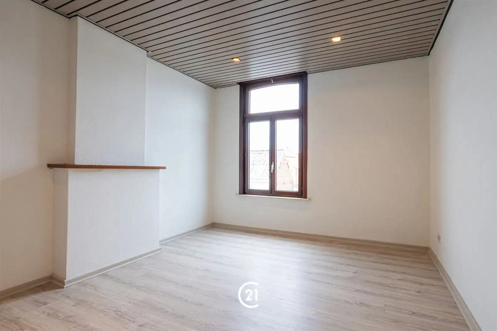 Instapklare woning in het centrum van Zottegem! foto 10