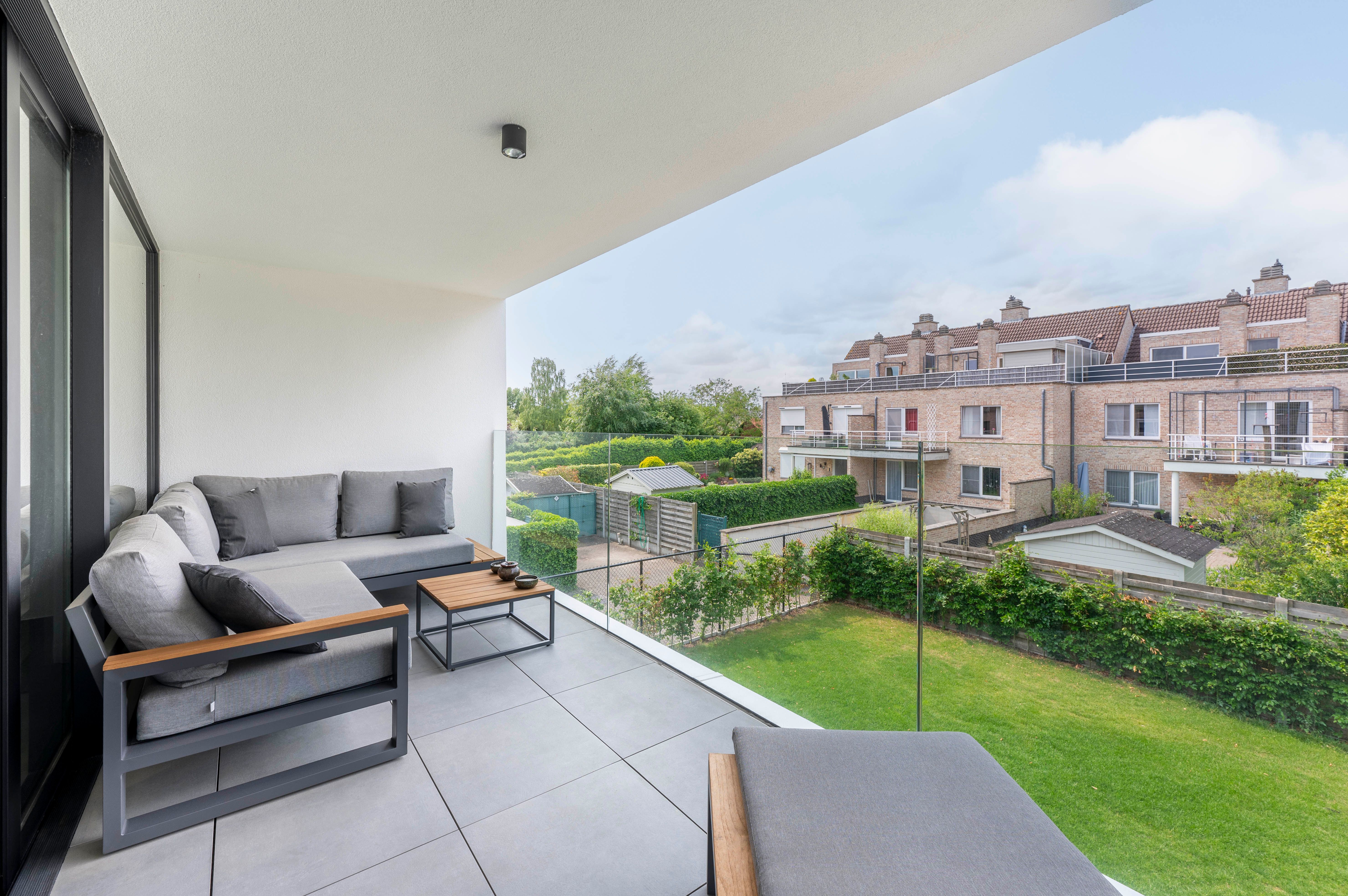Instapklaar nieuwbouwappartement met 2 staanplaatsen en kelderberging in Brecht! foto 8