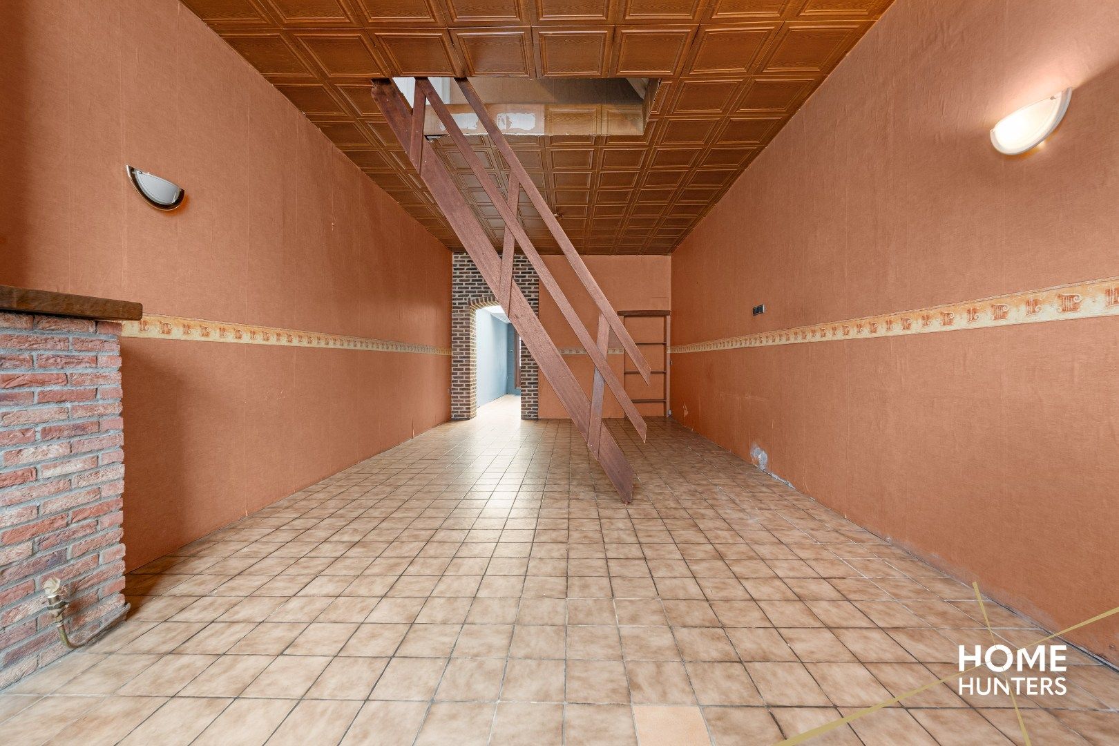 Charmante te renoveren rijwoning met 3 slaapkamers en diepe tuin op centrale ligging in Menen foto 7