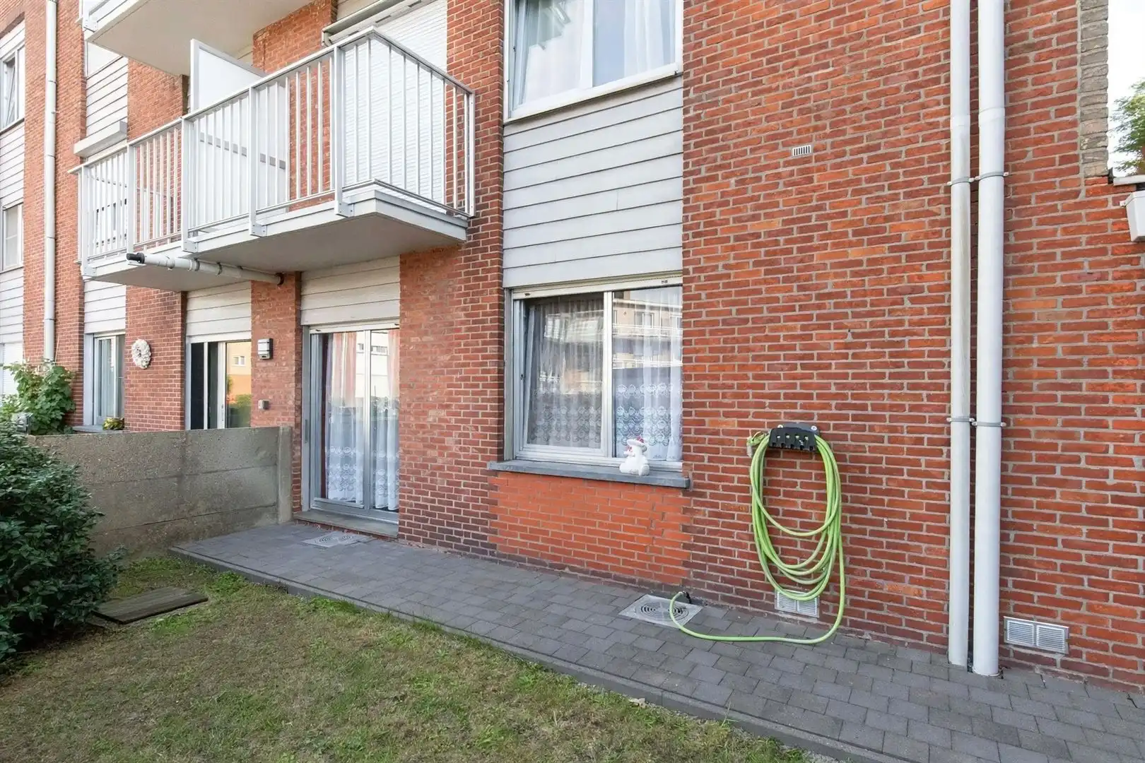 Gelijkvloersappartement met naastgelegen garage foto 3
