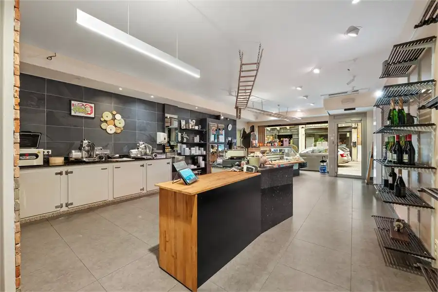 KNAPPE HANDELSRUIMTE IN HET CENTRUM VAN SINT-TRUIDEN foto 6