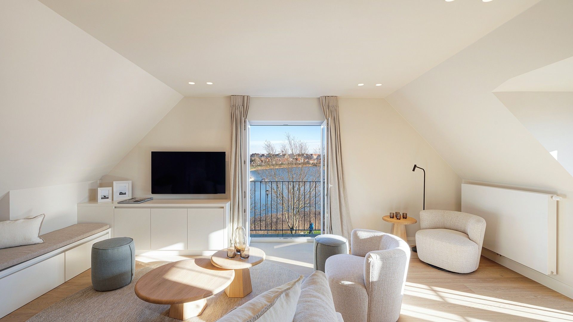 Hoekappartement met zicht op het Zegemeer en 3 slaapkamers. foto {{pictureIndex}}