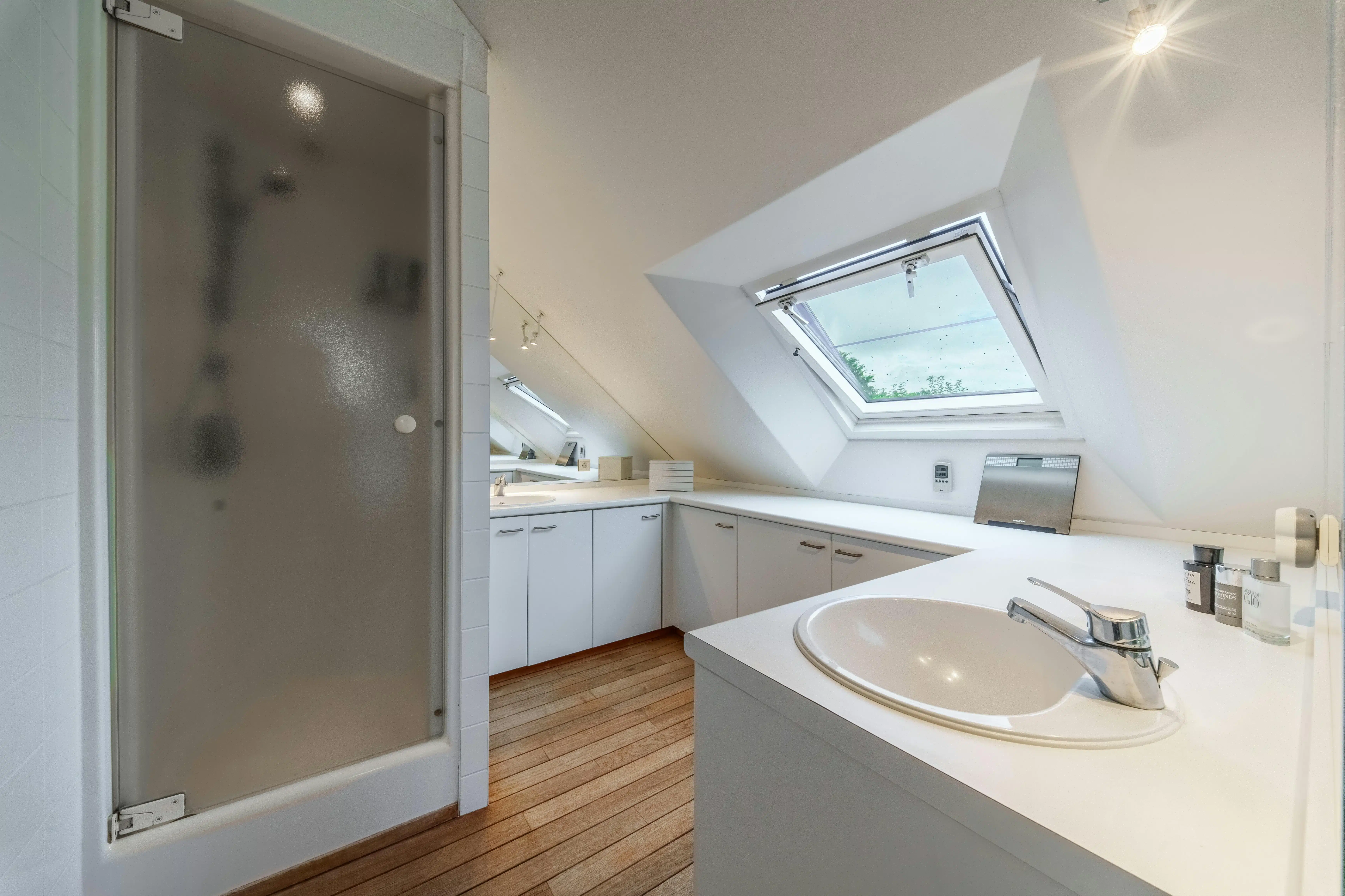 Villa met zwembad te koop in villawijk 't Motje in Roeselare foto 23