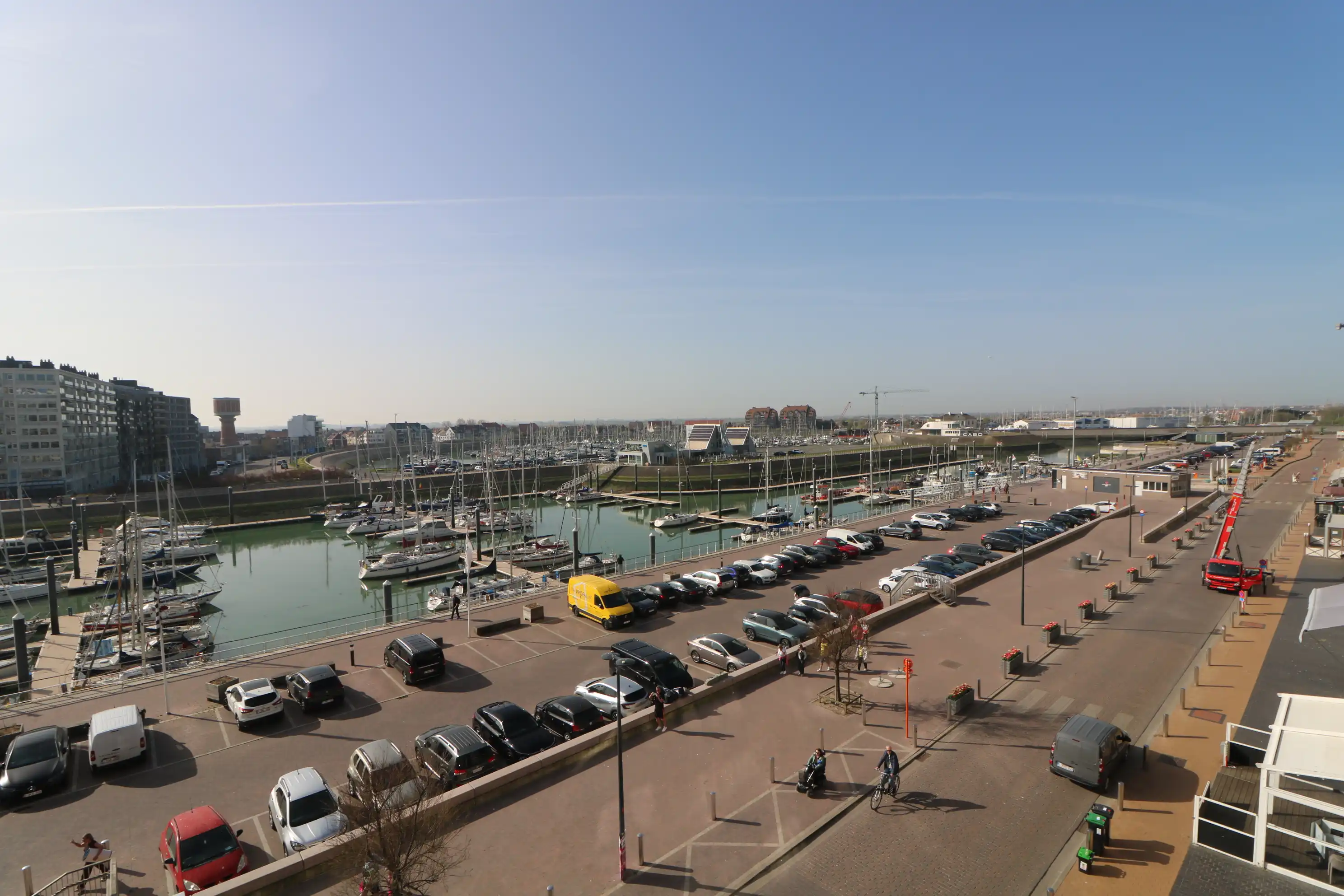 Prachtig gerenoveerd 2-slaapkamerappartement met fantastisch zicht op de jachthaven. foto 10