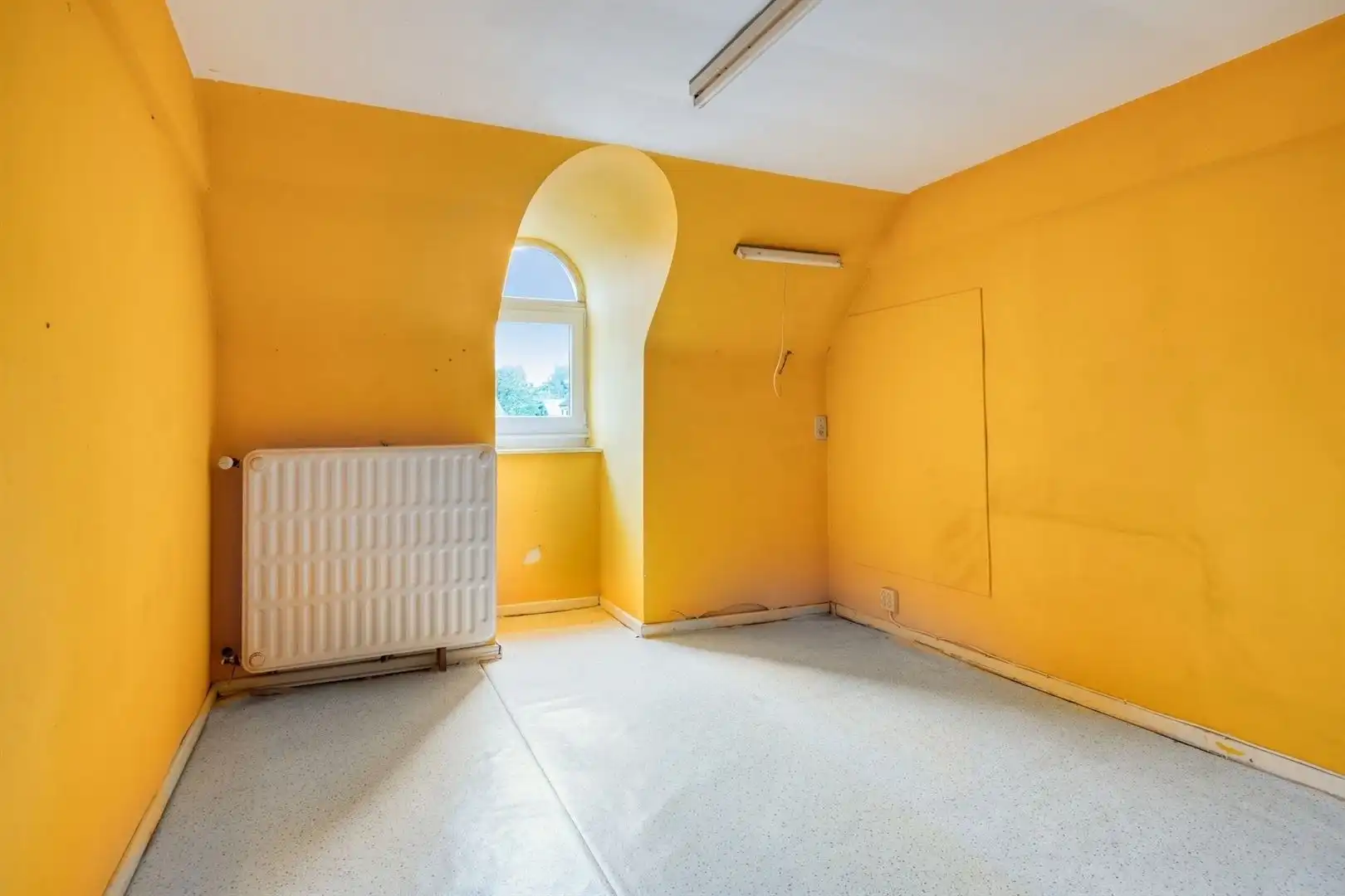 Villa met achterliggend kantoorgebouw foto 19