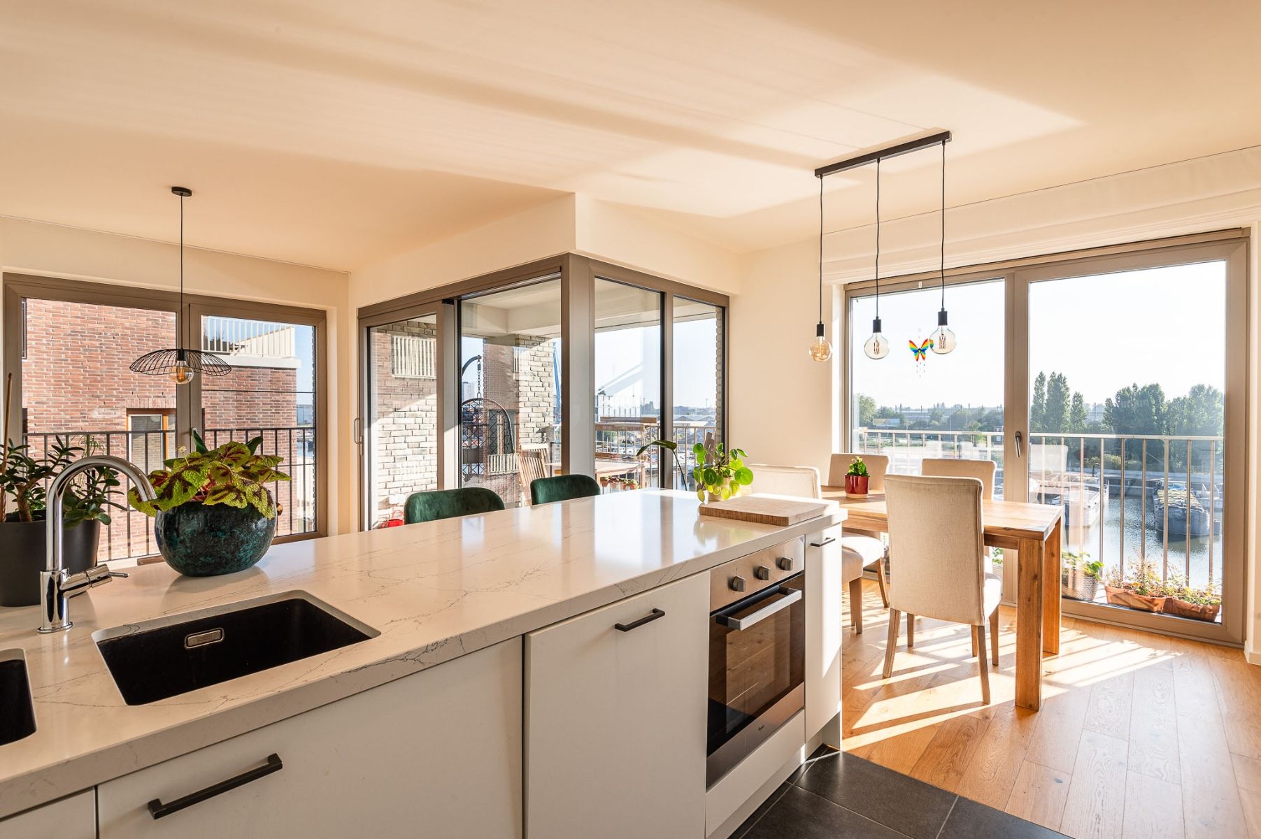 Nieuwbouw 2-slpk app met zicht op het water nabij Oude dokken foto 15