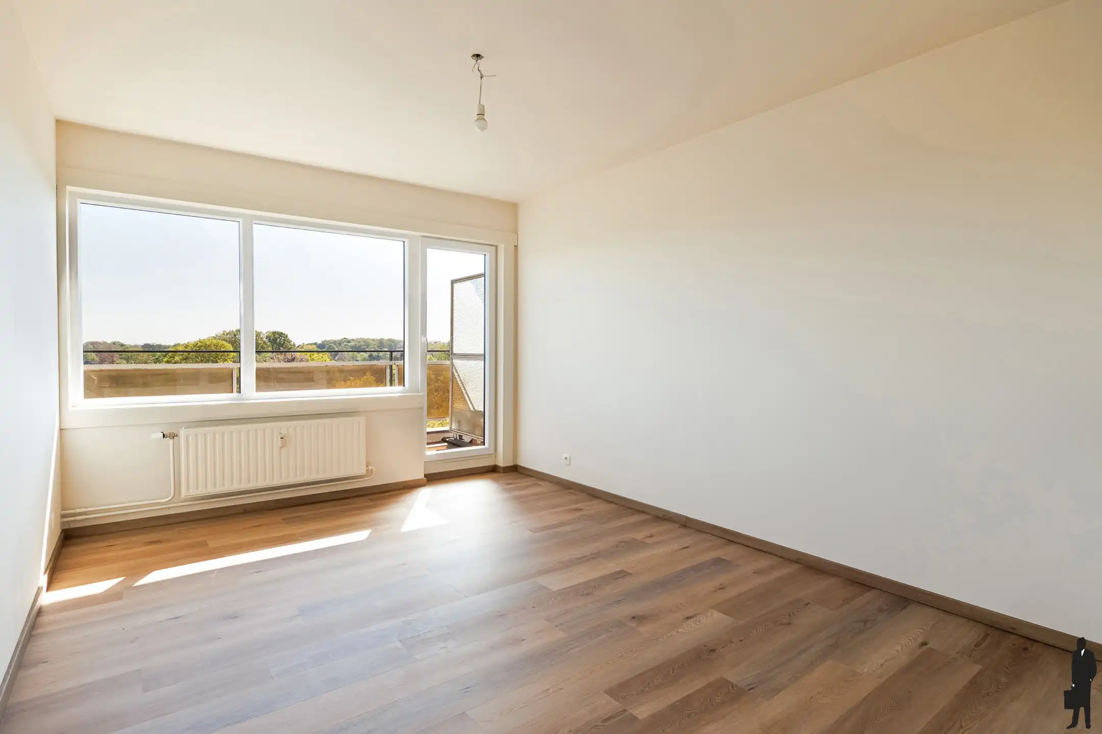 Gerenoveerd appartement met 2 slpks & dubbele garage  foto 8