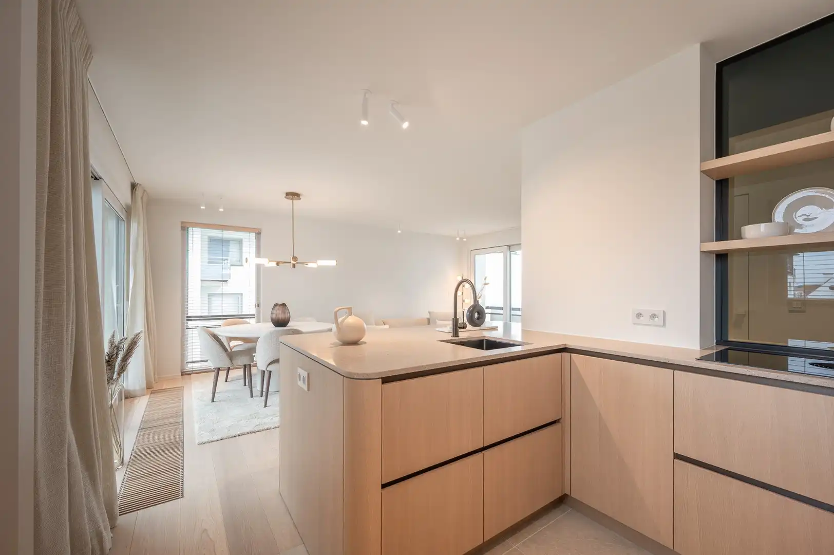 Luxueus gerenoveerd hoekappartement met zeezicht vlakbij de wandeldijk in het Zoute. foto 13