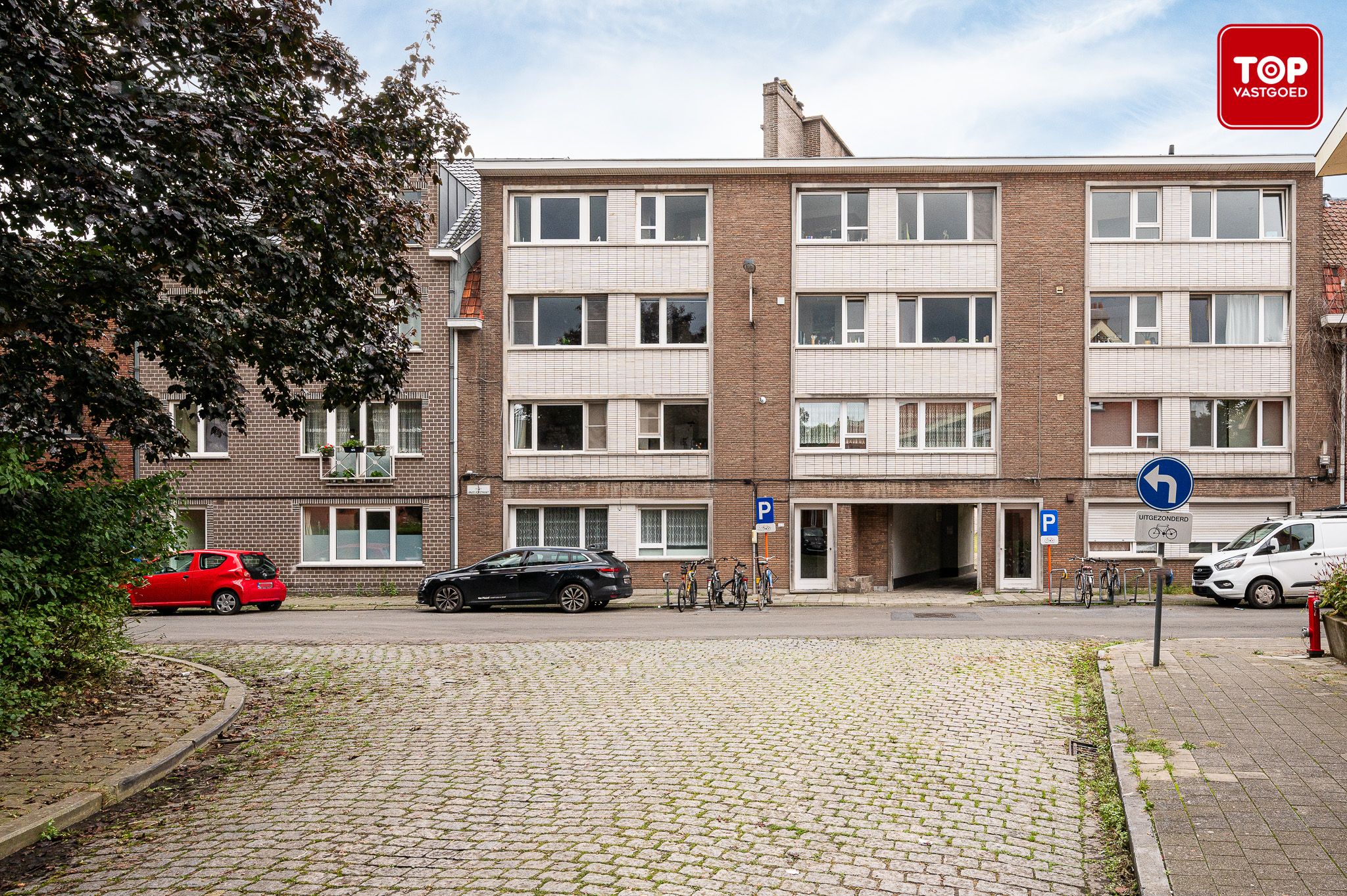 Instapklaar appartement met 2 slaapkamers en garage foto {{pictureIndex}}