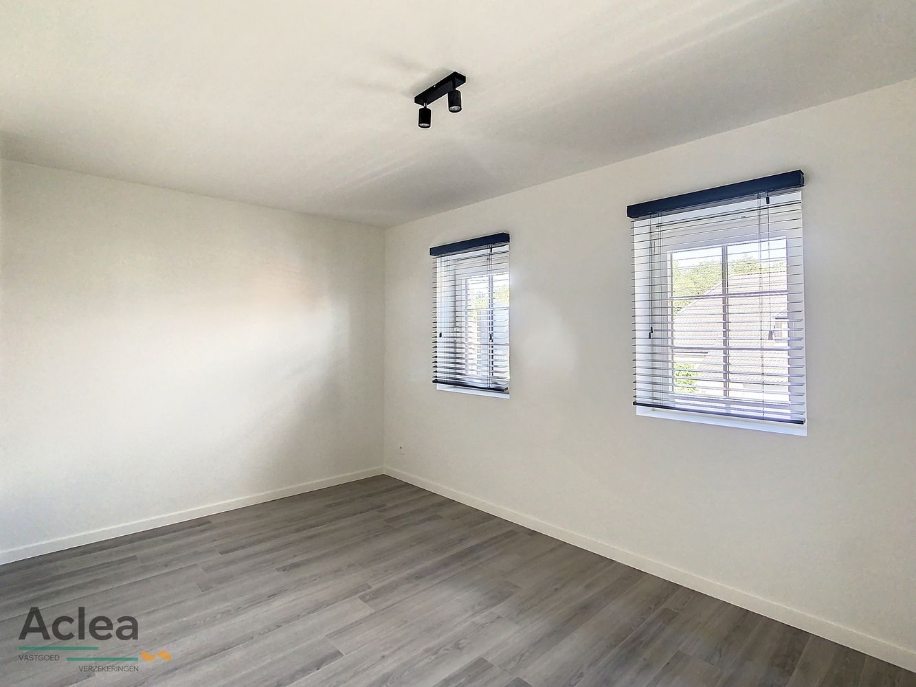 Prachtige recente koppelwoning met 5 slpks foto 21