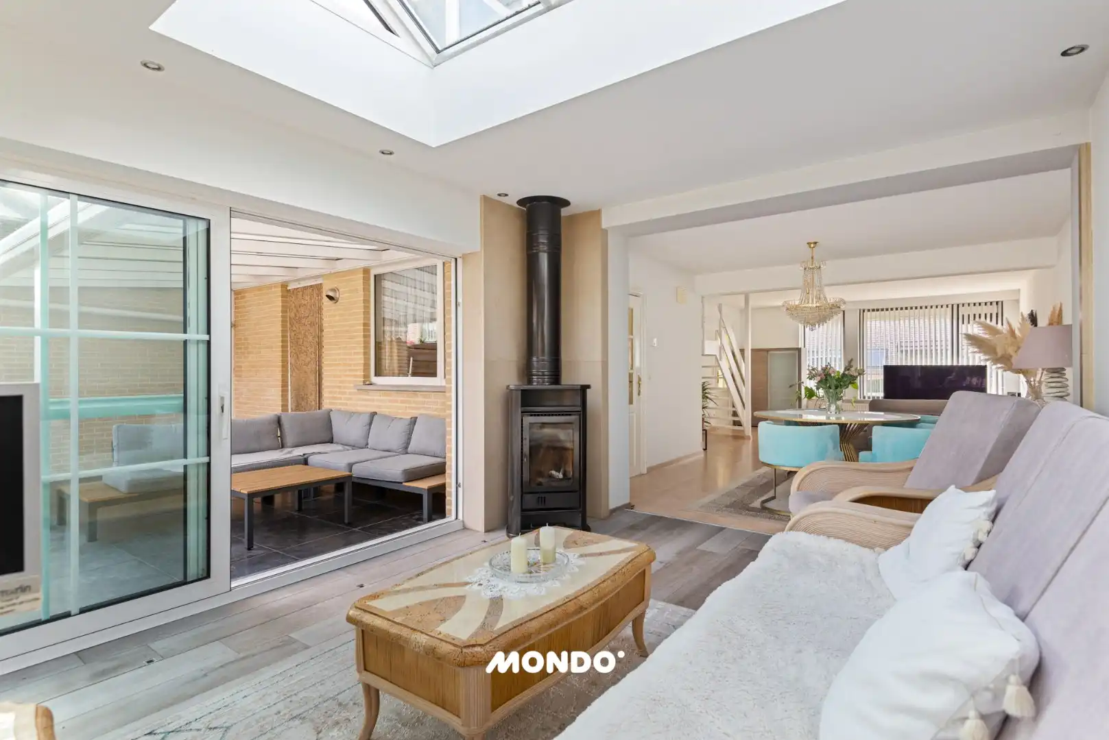 Ruime gezinswoning met 3 slaapkamers en lichtrijke aanbouw in een rustige doodlopende straat! foto 6