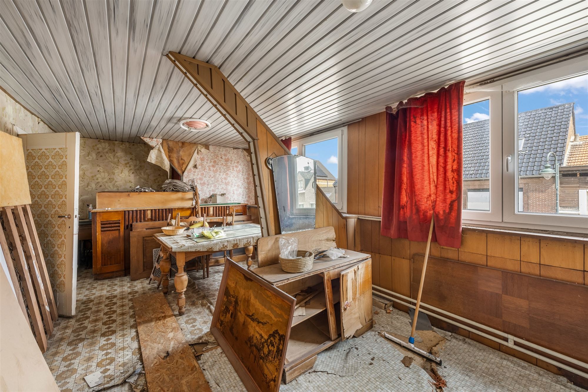 CENTRAAL GELEGEN, TE RENOVEREN PAND MET GROOT POTENTIEEL foto 16