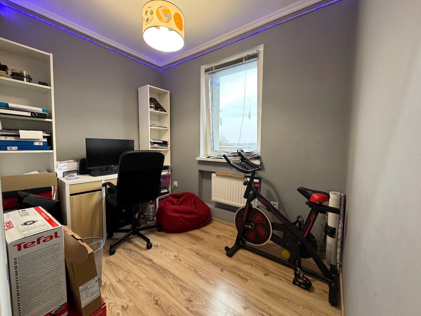 GERENOVEERDE HALFOPEN WONING MET 4 SLPKS EN RUIM TERRAS foto 19
