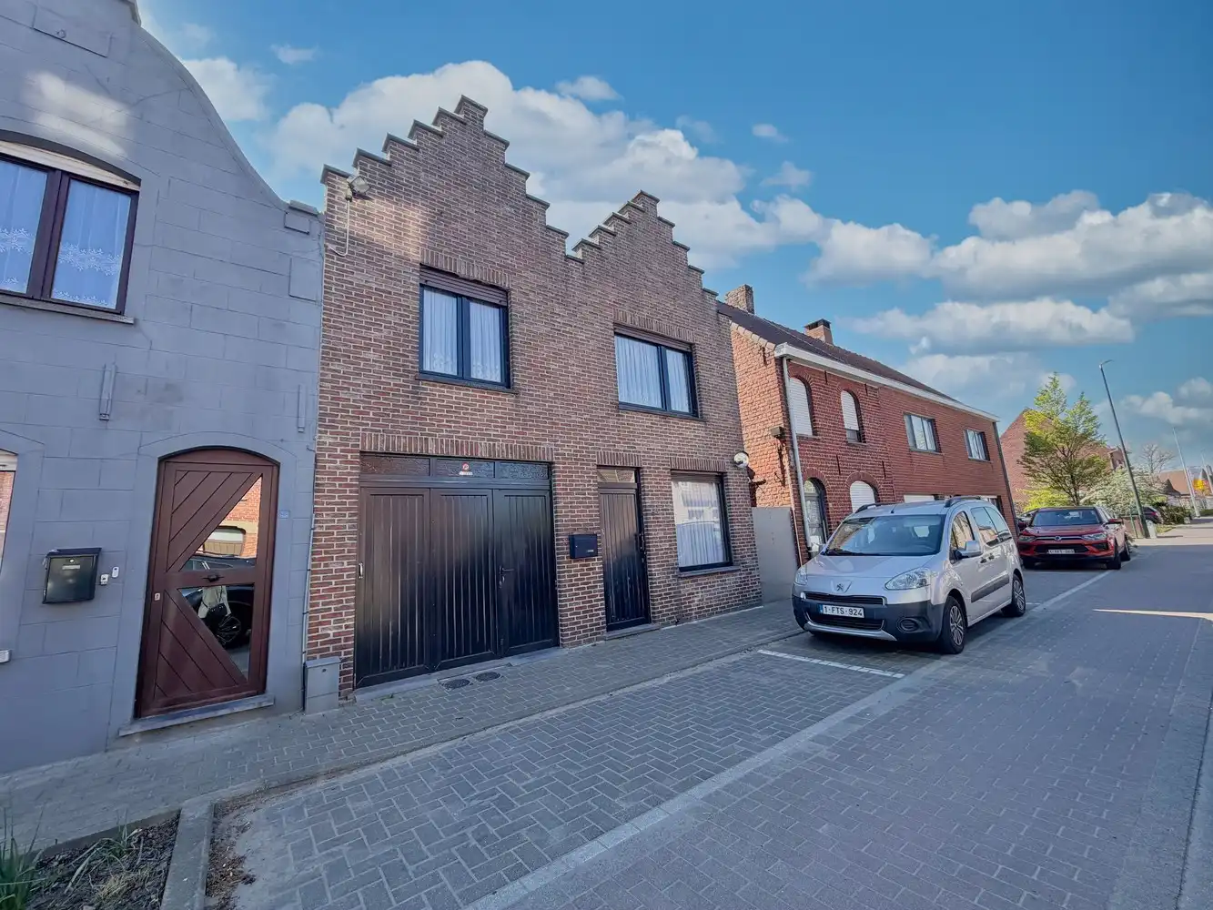 Lichtrijke gezinswoning met zonnige tuin foto {{pictureIndex}}