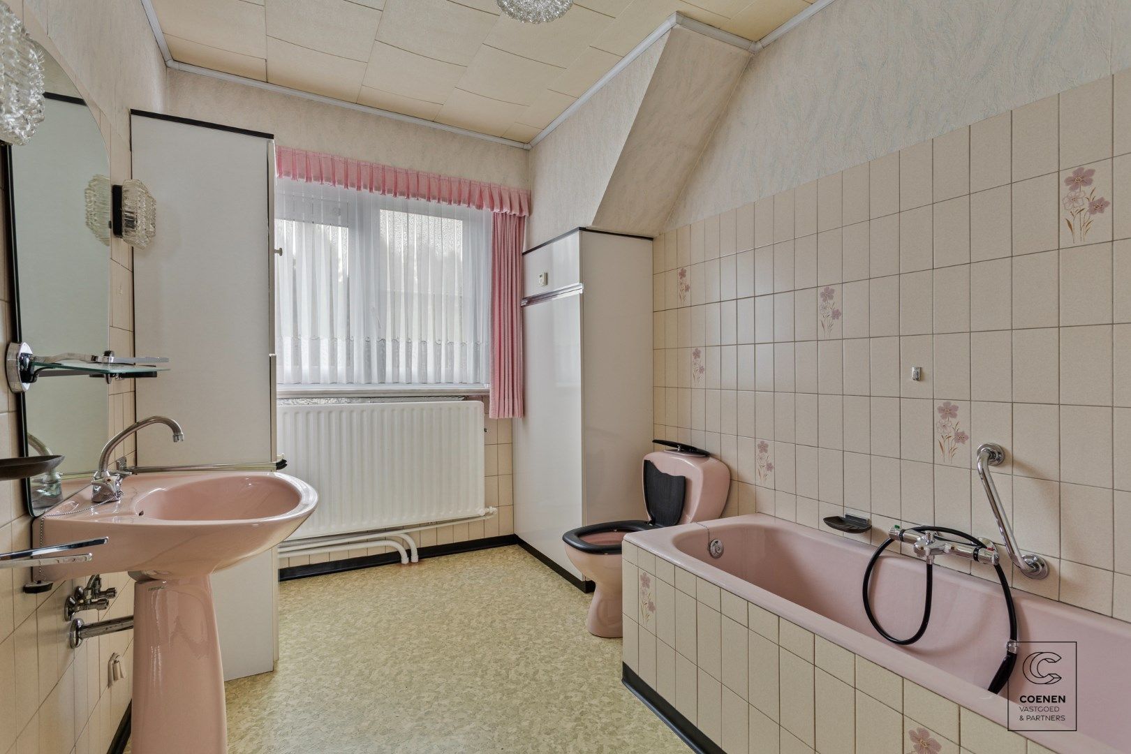 Unieke renovatiekans op 1673m² in Sint-Job: 2 slaapkamers, garage en tal van mogelijkheden! foto 19