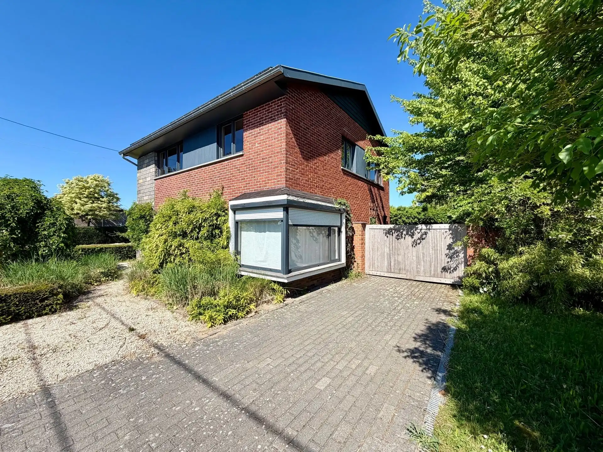 Vrijstaande woning op 25 are met uitzonderlijk renovatiepotentieel in het groen. foto 30